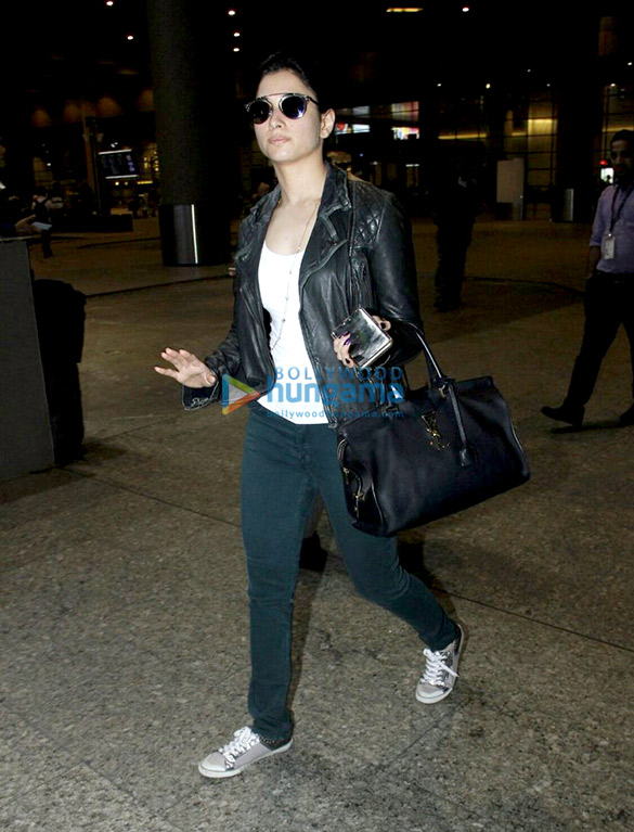 tamannaah bhatia amyra dastur snapped at the domestic airport 1