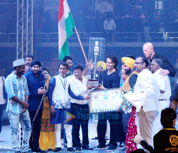 team of a flying jatt at sadbhwna diwas 2016 2