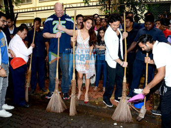 Tiger Shroff & Jacqueline Fernandez promote 'A Flying Jatt' at Welingkars