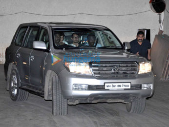 Aamir Khan watches the rushes of 'Dangal' with the cast