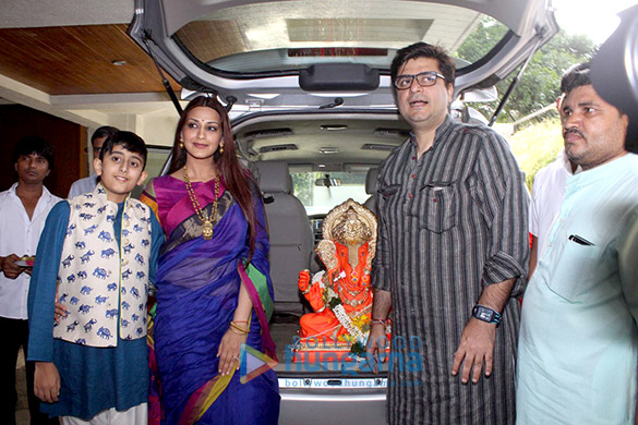 Abhishek Bachchan, Twinkle Khanna at Sonali Bendre & Goldie Behl’s Ganesh visarjan Abhishek Bachchan, Twinkle Khanna at Sonali Bendre & Goldie Behl’s Ganesh visarjan