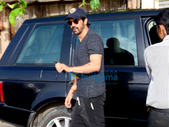 Arjun Rampal, Farhan Akhtar & Purab Kohli snapped at Farhan Akhtar's house