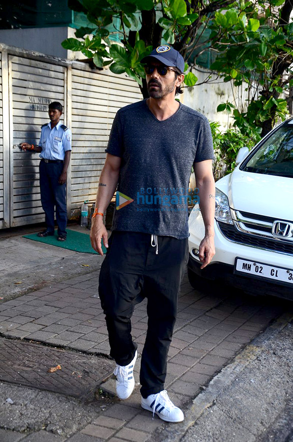 arjun farhan purab snapped at farhans house 6