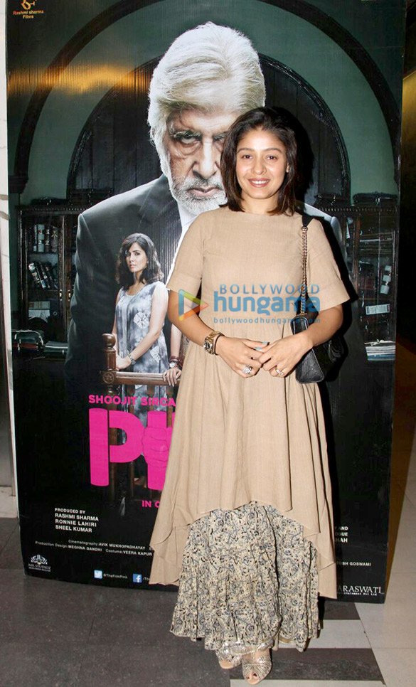 bollywoods leading ladies come together for first sneak peak of pink1 12