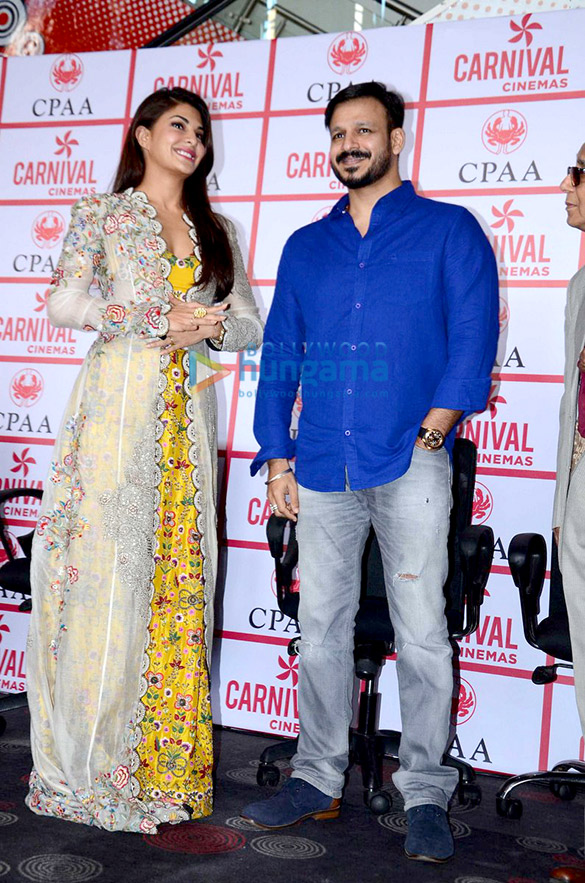 cpaa carnival cinemas celebrated vivek oberois birthday with a flying jatt screening 5
