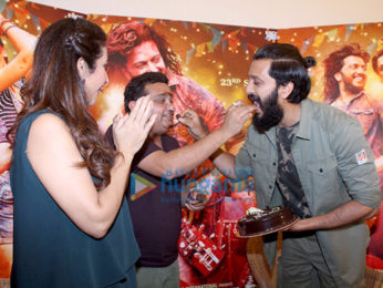 Cast of 'Banjo' celebrates director Ravi Jadhav's birthday