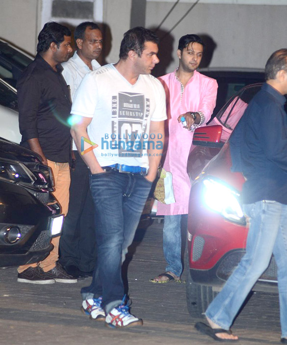 celebs visit salman khans ganesha 2