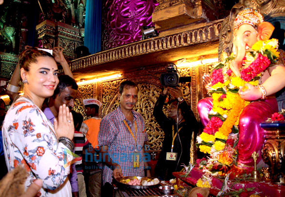 celebs visit the ganesh galli ganpati 5