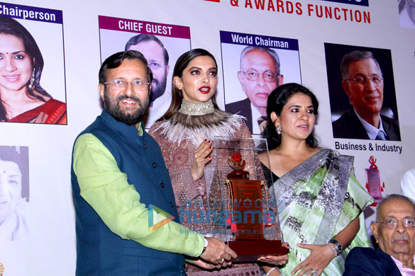 Deepika Padukone & Rishi Kapoor receive Giant International Award 2016