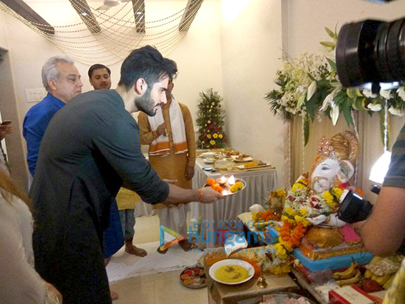 ekta kapoor celebrates ganesh chaturthi with karan tacker 4