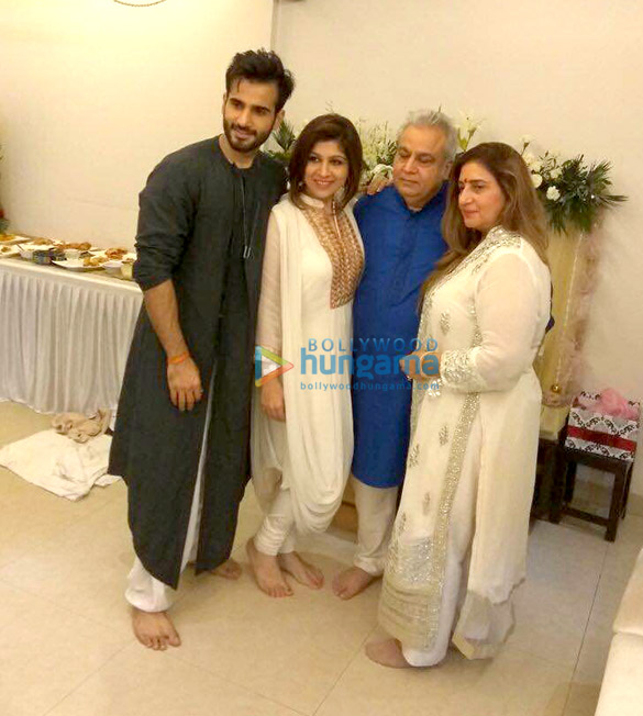 ekta kapoor celebrates ganesh chaturthi with karan tacker 5