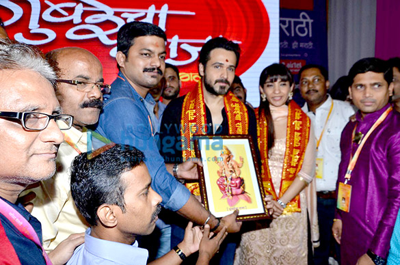 emraan hashmi snapped with his wife visiting ganesh pandal in parel 2