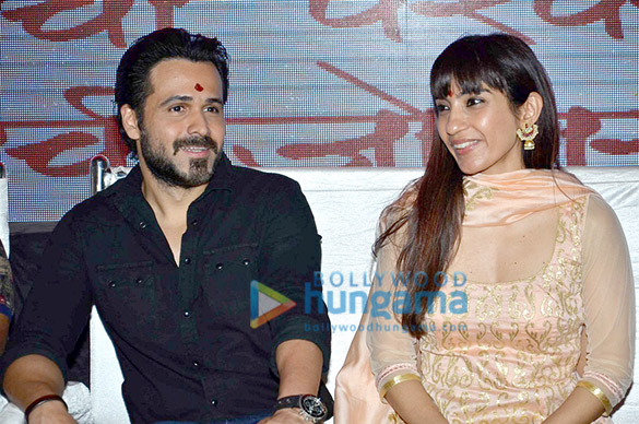 emraan hashmi snapped with his wife visiting ganesh pandal in parel 5