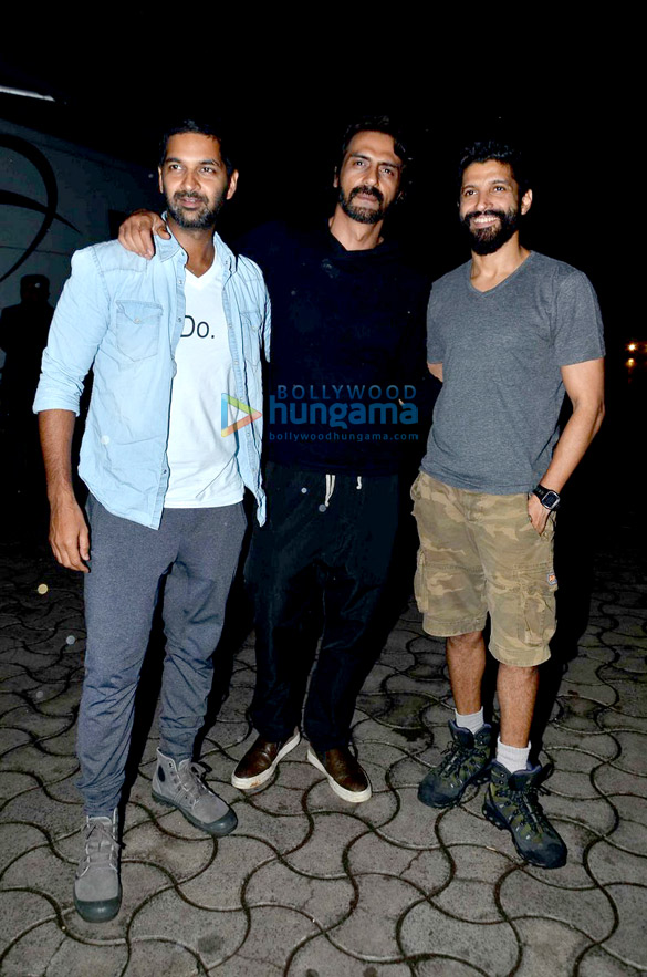 farhan arjun shraddha snapped at rock on 2 4
