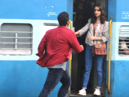 Check out: Arjun Kapoor and Shraddha Kapoor recreate Shah Rukh Khan and Kajol’s iconic train scene for Half Girlfriend Check out: Arjun Kapoor and Shraddha Kapoor recreate Shah Rukh Khan and Kajol’s iconic train scene for Half Girlfriend