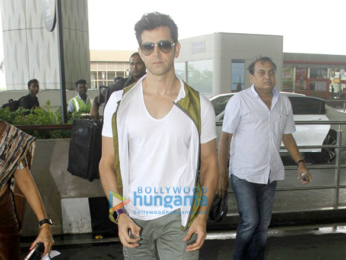 Hrithik Roshan & Alia Bhatt snapped at the airport