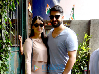 Kareena Kapoor Khan, Tusshar Kapoor & Aftab Shivdasani snapped post lunch at 'Pali Village Cafe'