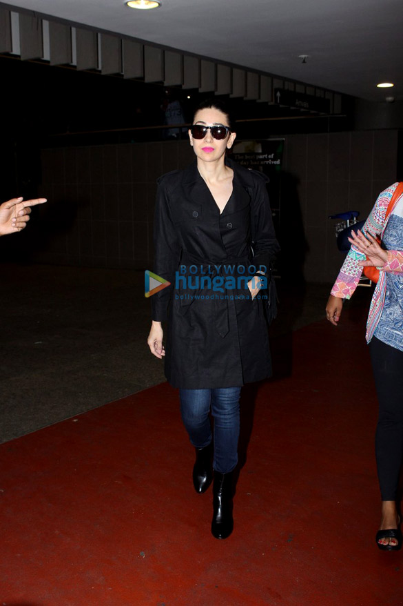 Karisma Kapoor & Alia Bhatt snapped at the airport