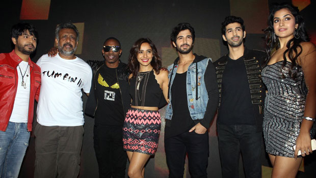 On Location Cast Interaction With ‘Tum Bin 2’ On Location Cast Interaction With ‘Tum Bin 2’