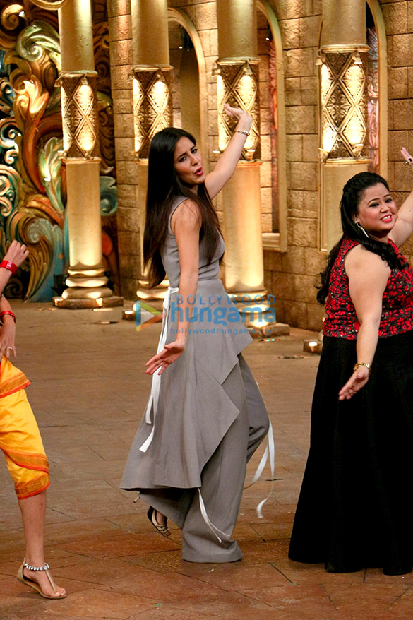 promotions of baar baar dekho on the comedy nights bachao 8