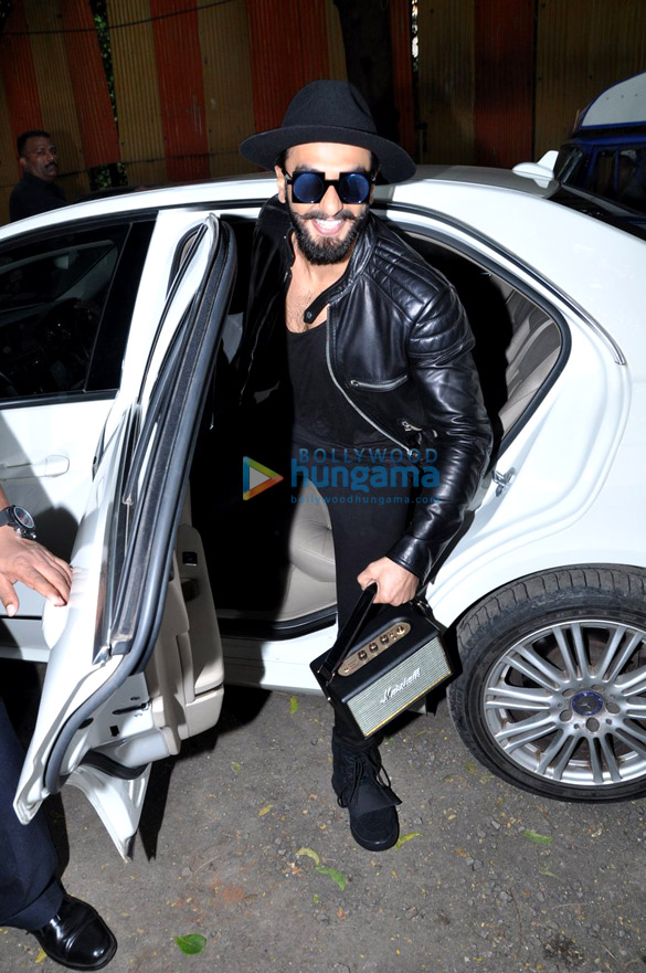 ranveer singh inaugurates d shave salon by his personal hair stylist 6