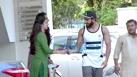 ranveer snapped post darshan 3