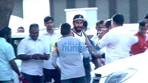 ranveer snapped post darshan 4