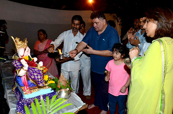 Rishi Kapoor’s Ganpati visarjan in Bandra Rishi Kapoor’s Ganpati visarjan in Bandra
