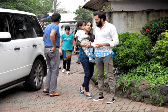 Riteish Deshmukh, Genelia Dsouza snapped with their son at 'Joggers Park', Bandra | Parties & Events -