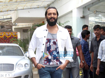 Riteish Deshmukh spotted outside Sunny Super Sound