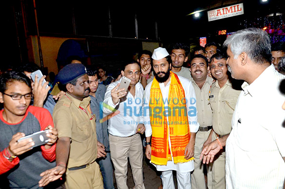 Riteish Deshmukh visits Siddhivinayak Temple