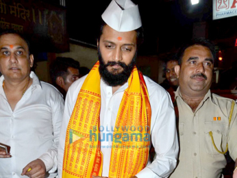 Riteish Deshmukh visits Siddhivinayak Temple