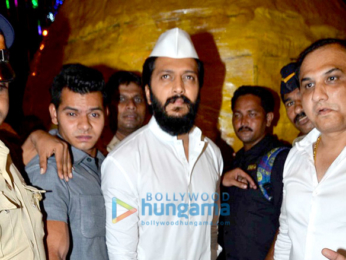 Riteish Deshmukh visits Siddhivinayak Temple