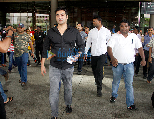 salman khan arbaaz khan and aayush sharma arrive back in mumbai 2