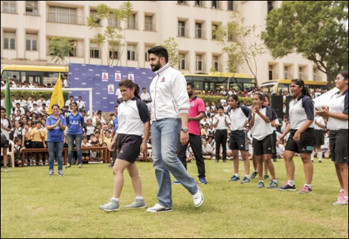 abhishek bachchans fun interaction with students at neerja modi school 4 abhishek bachchans fun interaction with students at neerja modi school 4