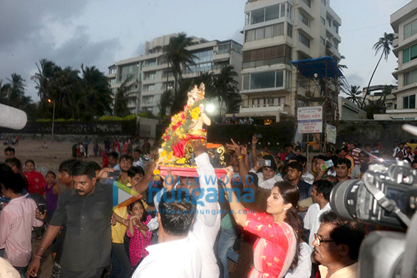 shilpa rajs ganesha visarjan 1