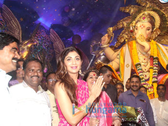 Shilpa Shetty visits Chinchpoklicha Chintamani