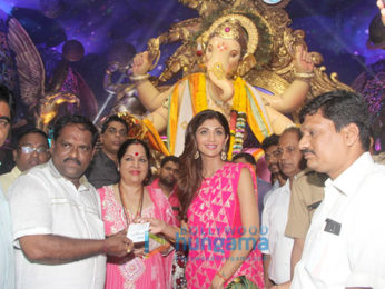 Shilpa Shetty visits Chinchpoklicha Chintamani