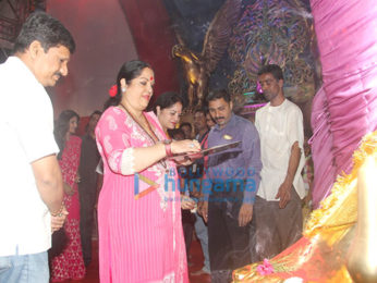 Shilpa Shetty visits Chinchpoklicha Chintamani