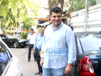 Siddharth Roy Kapur, Aditya Roy Kapur & Kunaal Roy Kapur snapped during house hunt in Bandra