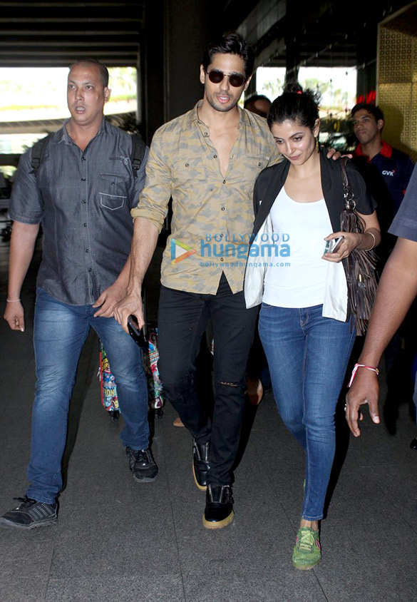 Sidharth Malhotra & Katrina Kaif return from Delhi promotions of ‘Baar Baar Dekho’ Sidharth Malhotra & Katrina Kaif return from Delhi promotions of ‘Baar Baar Dekho’