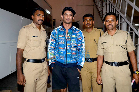 sushant singh rajput meets police personnel during m s dhoni the untold story promotions 1