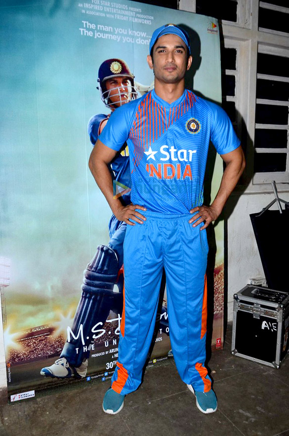 sushant singh rajput meets police personnel during m s dhoni the untold story promotions 2