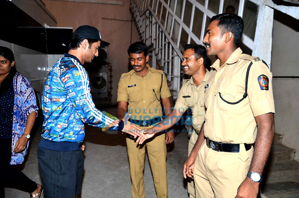 sushant singh rajput meets police personnel during m s dhoni the untold story promotions 3