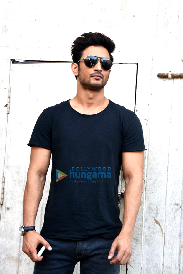 sushant snapped at m s dhoni the untold story promotions 3
