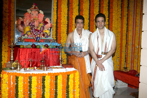 tusshar kapoor jeetendra snapped at ganesha celebrations 1