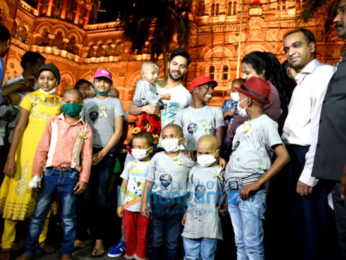 Varun Dhawan and Amruta Fadnavis spread awareness about cancer