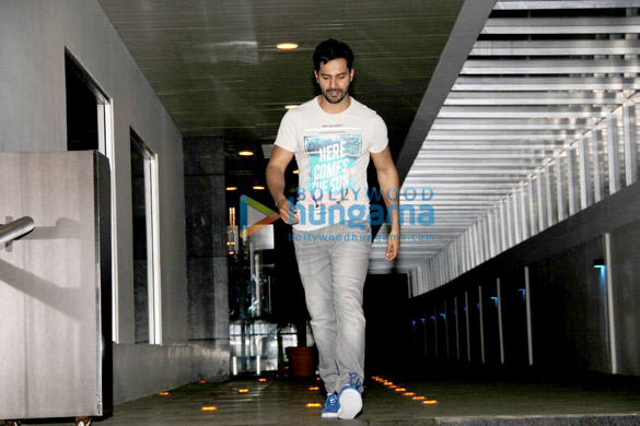 varun natasha snapped post dinner 3