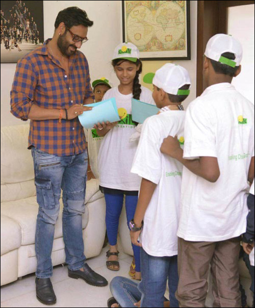 check out ajay devgn celebrates fathers day with kids from smile foundation 4