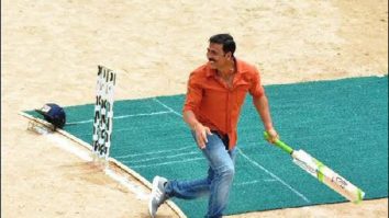 Check out: Akshay Kumar plays cricket on the sets of Jolly LLB 2